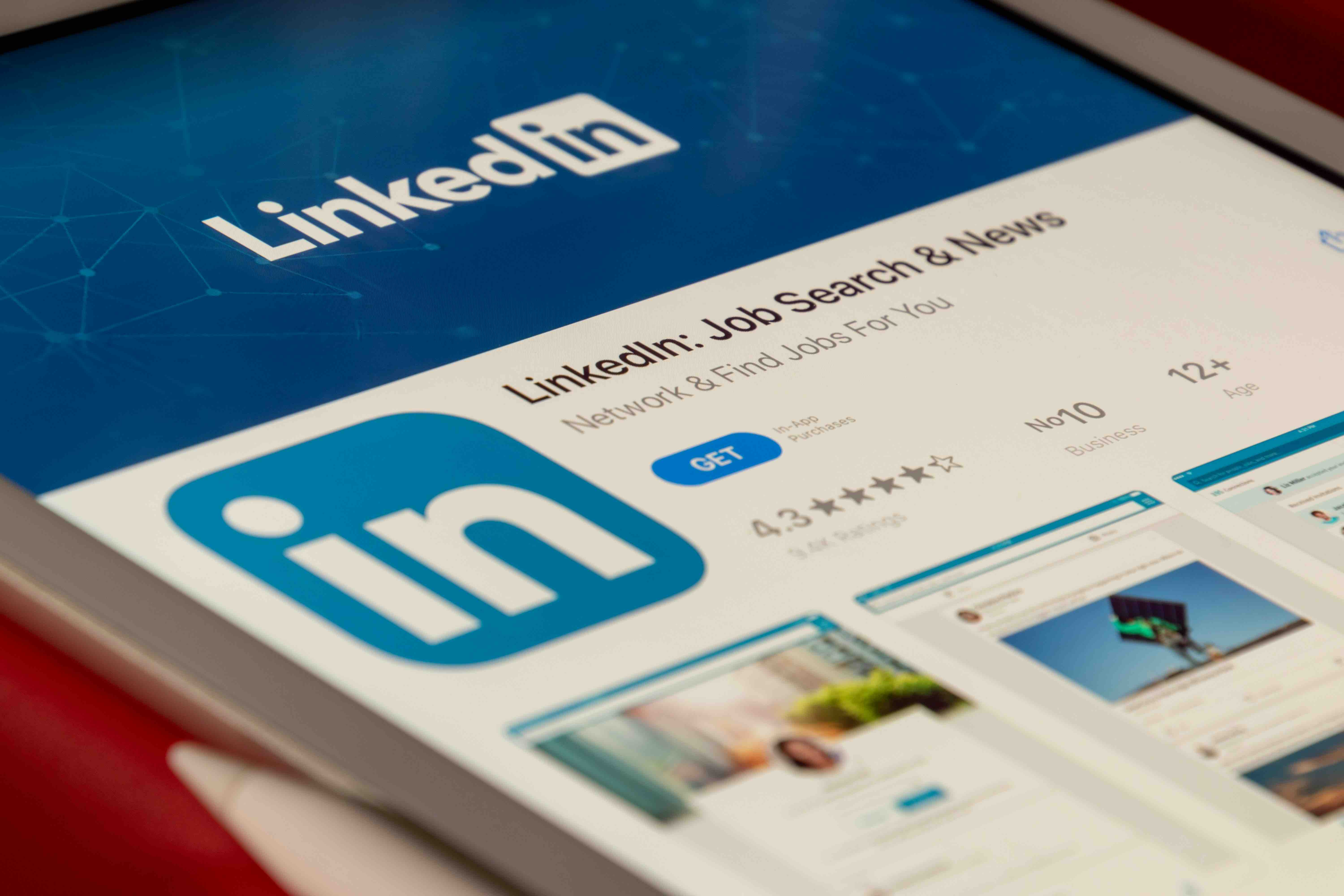 LinkedIn News Scraping with Persistent Authentication